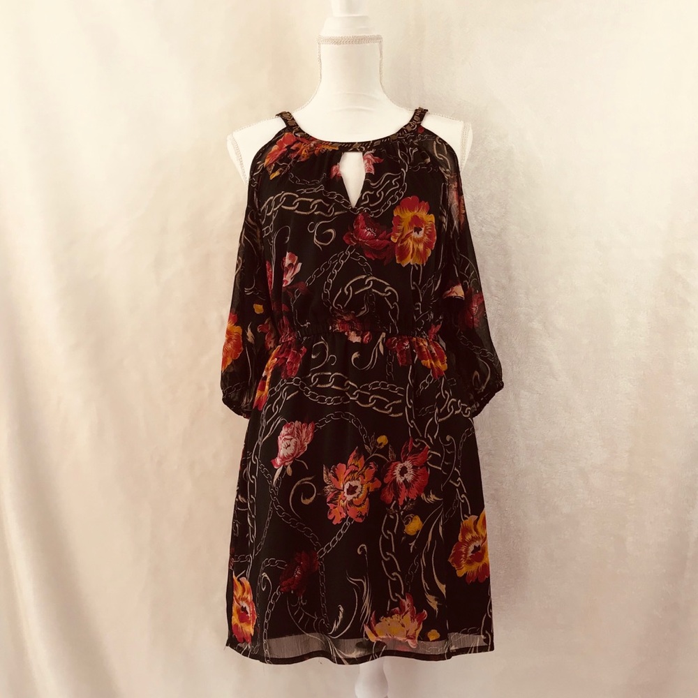 2Be BEBE cold shoulder dress XS